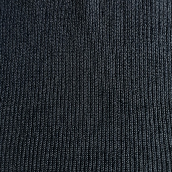 NWT H&M Black Sleeveless Wool Blend Sweater Vest Size Medium - Picture 3 of 5